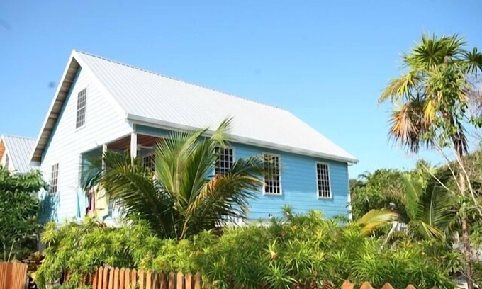 Caye Caulker House | Not your ordinary house with a pool! 3 Bdrm + Loft, 2 Bath Home
