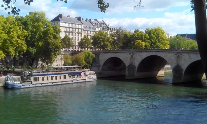 Notre Dame Condo | Notre Dame Historic 2Bedrooms/2Bathrooms, Calm comfort, Wifi, A/C