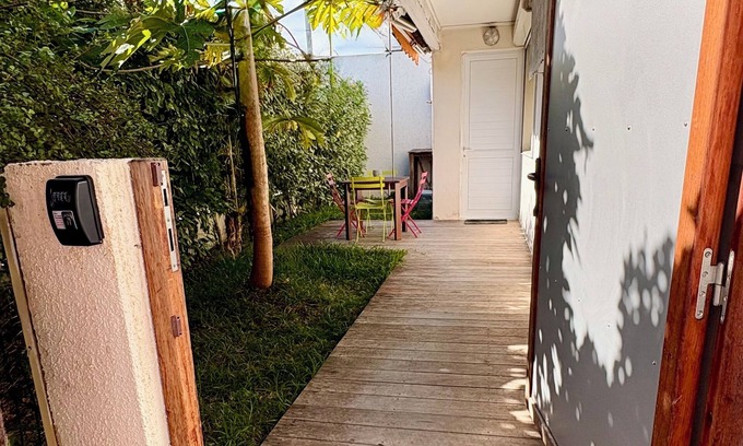 Noumea Apartment | Nouméa 1-bedroom garden & A/C, near beaches