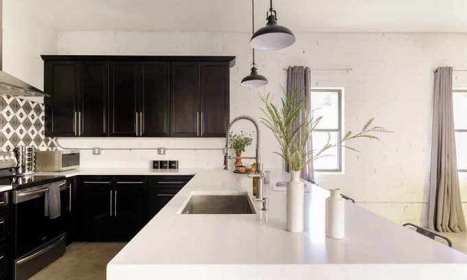 South Scottsdale Cottage | Nova-in the Middle of Old Town-walk to Everything!