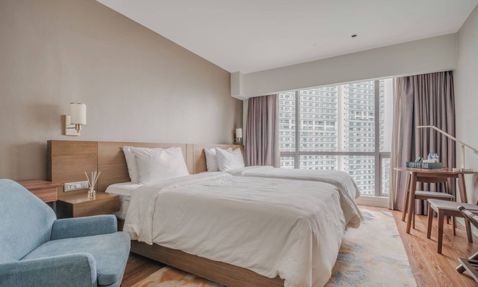 Mandaluyong Hotel | Novotel Suites Manila at Acqua w/Gym, Pool & Netflix Near Rockwell & Poblacion