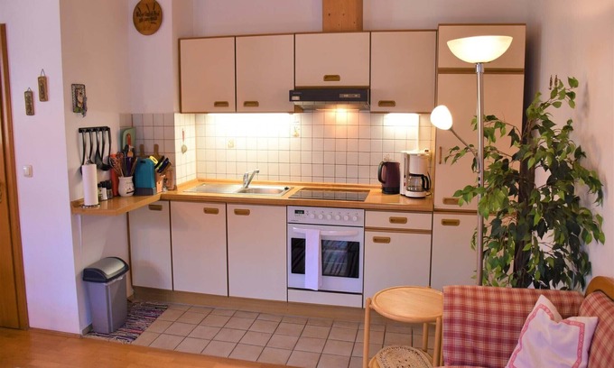 Bad Endorf Apartment | Nr. 1 Ferienwohnung, 40 qm Obergeschoss, 1 Separates Schlafzimmer