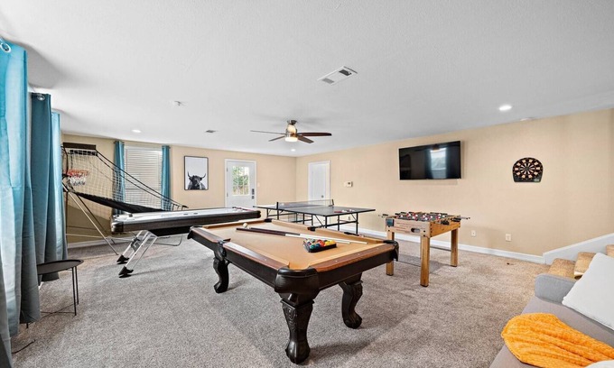 MacGregor House | Nr Med Center, DT, Midtown | Game Room | Sleep 16