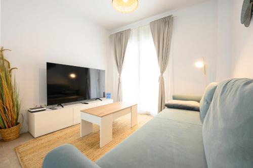 Perchel Sur Apartment | Nuevo! En el Centro con Azotea Solarium, Parking, Metro y AVE