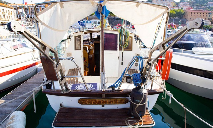 Plage d'Argeles Boat Rental | Nuit Insolite Sur Ce Joli Voilier Dans Le Port