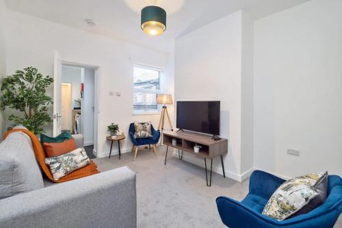 Stoke-on-Trent House | Nursery House by Truestays - 3 Bedroom House in Stoke-on-Trent