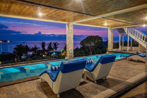 Mushroom Bay Hotel | Nusa View - Oceanfront Rentals