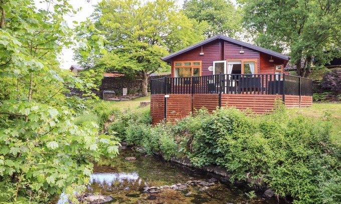 Troutbeck Cottage | NUTKINS LODGE, pet friendly, with a garden in Windermere