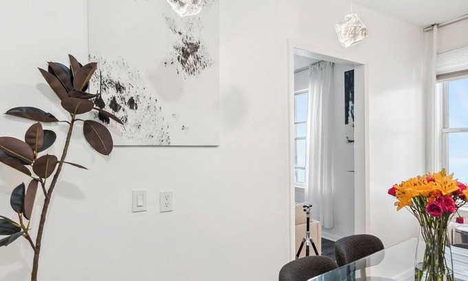 Southeast Yonkers House | NY Prime Luxury Escape with KING Bed + Easy Parking