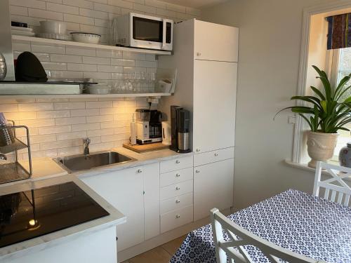 Nyhamnslage House | Nyhamnsläge med sundsutsikt och nära till strand.