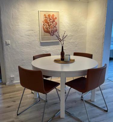 Bankeryd Apartment | Nyrenoverad 2-rummare med gratis laddning för elbil