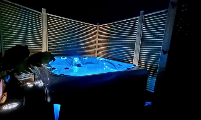 Agon-Coutainville Ski Chalet | O Bulles D'agon spa Prive Plage