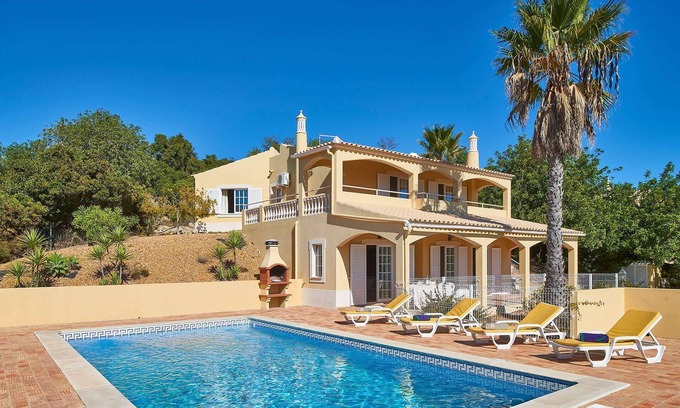 Estoi Villa | O Ninho - Three Bedroom Villa, Sleeps 6