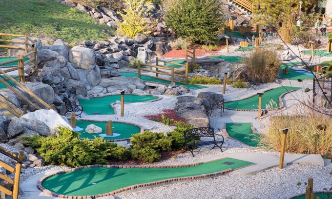 South Lee Villa | Oak n’ Spruce Resort in the Berkshires Charming 2-bedroom Villa