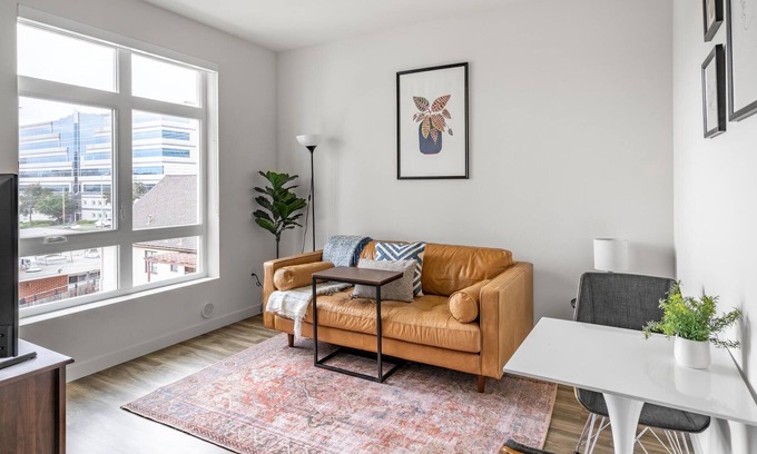 Oakland Ave - Harrison St Apartment | Oakland 1BR with Modern Furnishings Near BART