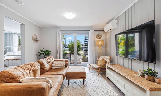 Torquay Apartment | Oaklight on Truro Steps to Torquay Beach and Dining