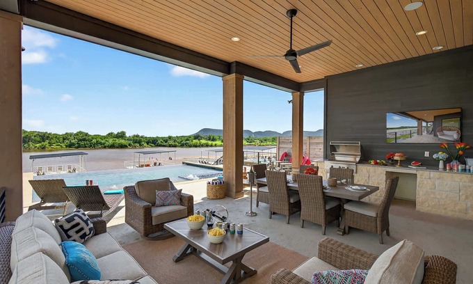 Kingsland House | Oaks Sunset II | Concierge Services