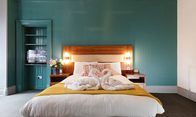 Paisley Bed & Breakfast | Oakshaw Guesthouse - Cozy Double Room in a Central Location. Room 3