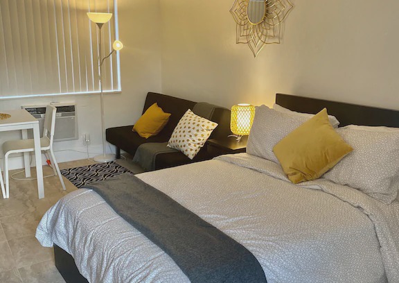 Royal Poinciana House | Oasis at Hollywood - Sleeps 4 - Unit 3