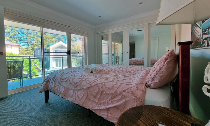 Thirroul House | OASIS by the beach (100meters walk to the sand)