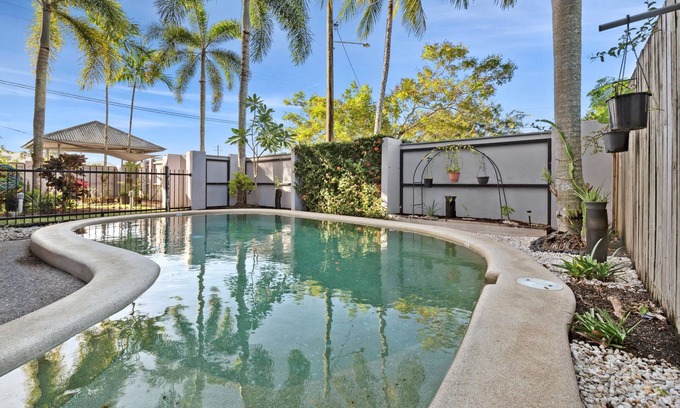 Parramatta Park Apartment | Oasis Cairns - Pool Free Parking Wifi