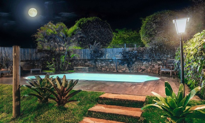 Garopaba House | OASIS FOR YOUR FAMILY HOLIDAYS, swimming pool, jacuzzi, garden, 800 mts from the sea, pet
