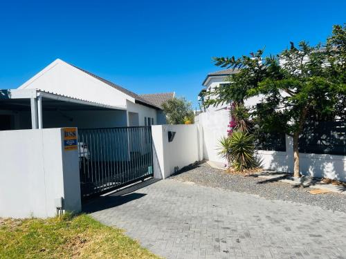 Bloubergstrand House | Oasis of Comfort