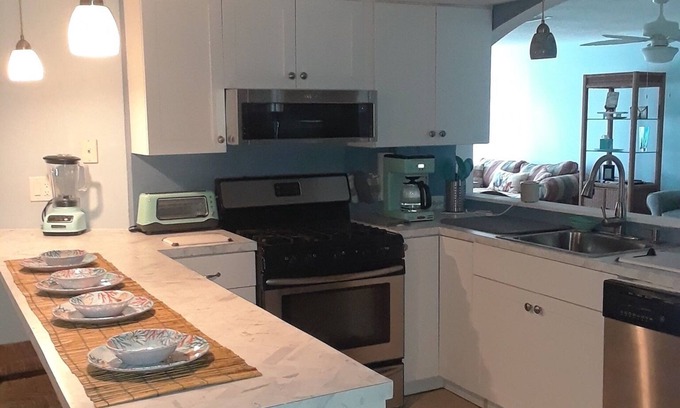 Port Canaveral Villa | Oasis on the Space Coast - 3 bed 2 Bath Villa 3 blocks to the Beach