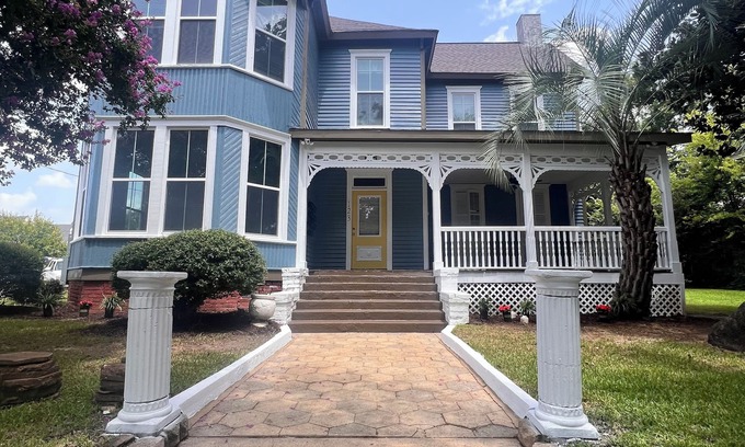 Americus Apartment | Oasis Retreat Charming, newly renovated 1/1 in the heart of downtown