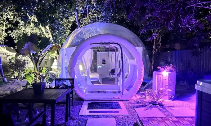 West Little River House | Oasis style jacuzzi glamping gym parking bbq secure