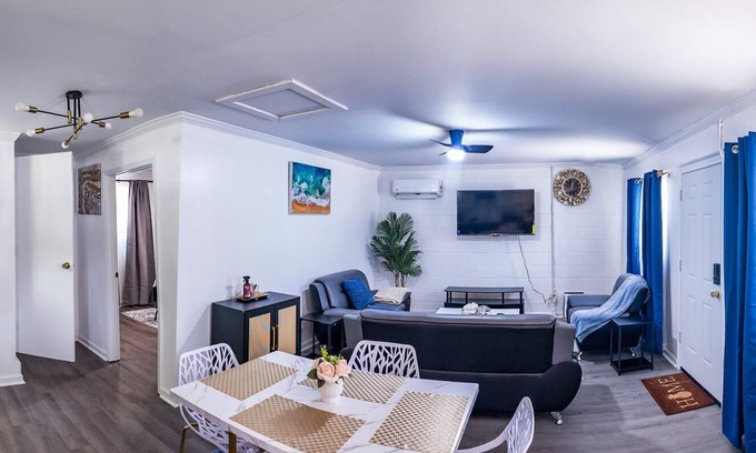 Southside House | OASIS SUITEnOasis/King bed/Mayo/UNF/beaches