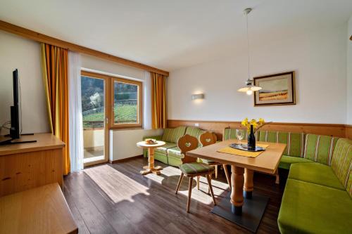 Lagundo Apartment | Obermoarhof Hönigspitze OG Deluxe