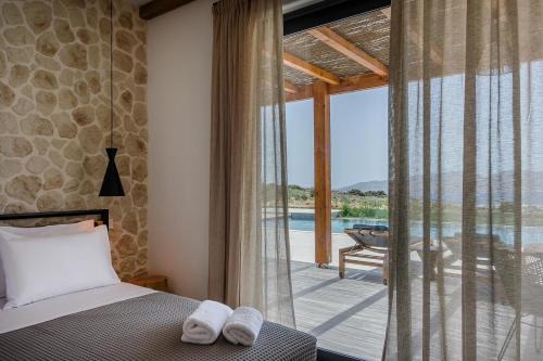 Milos Bed & Breakfast | Obsidian Suites Milos