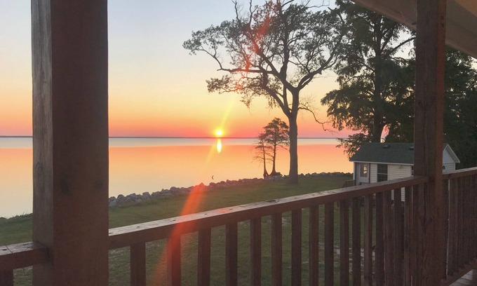 Colington House | OBX Soundfront Hideaway 3BR Waterfront Home in Jarvisburg