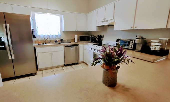 Fellowship House | Ocala Golden Meadows Getaway Pet Friendly Fenced Yard Close To WEC