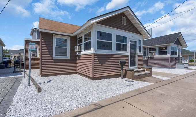Point Pleasant Beach Cottage | OCE253 | Updated cottage across from the beach & boardwalk! Has parking! by Shore Points Vacations
