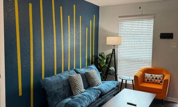 Greater Heights Apartment | Ocean Blue 1Bed Apt| Free Parking | 13min Downtown