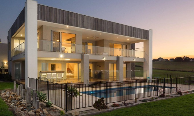 San Remo House | Ocean Breeze in San Remo
