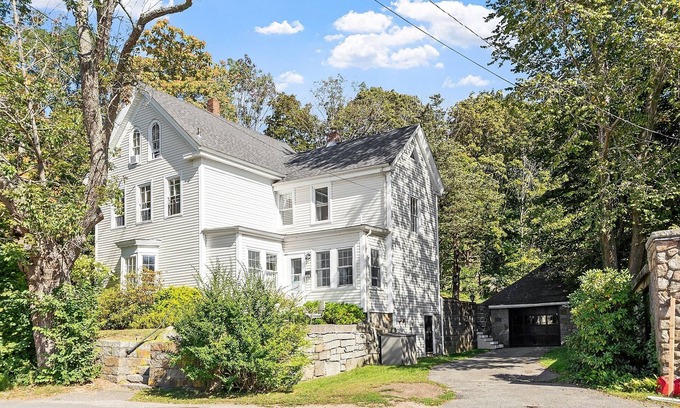 Gloucester House | Ocean Escape in Historic Lanesville – Steps from Lanes Cove