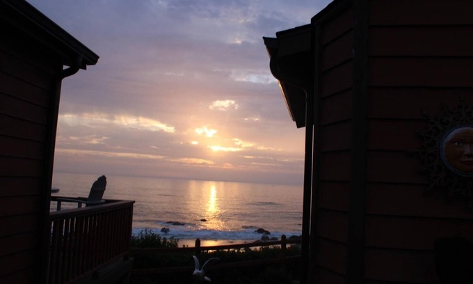 Smith River Apartment | Ocean Front Cabin 16 Jacuzzi Incredible Views
