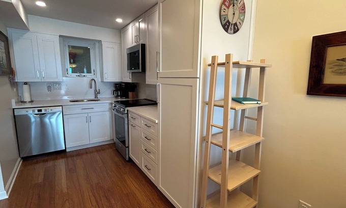 South Rehoboth Condo | OCEAN FRONT CONDO. ENJOY YOUR MORNING COFFEE SITTING ON YOUR PRIVATE BALCONY WATCHING THE SUNRISE.