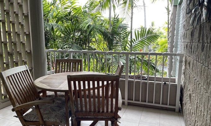 Kailua-Kona Condo | Ocean front property! Cozy, 2nd floor condo, serene garden view