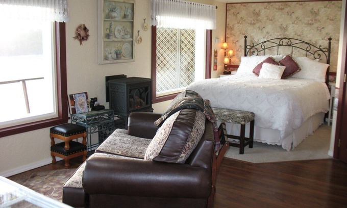 Depoe Bay Apartment | Ocean Garden Suite at Whales Rendezvous