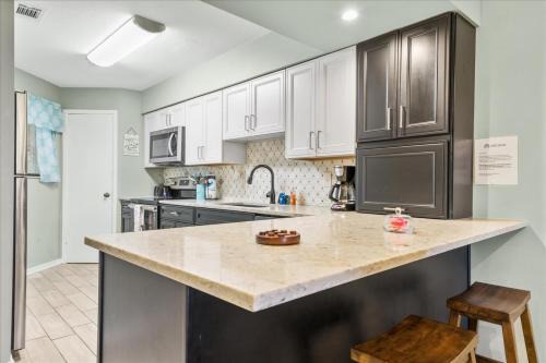 Butler Beach House | Ocean Hibiscus - Oceanfront Resort