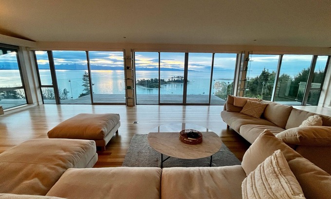 Nelson House | Ocean Horizon - Incredible Sea Views, Close to City, 4 Bedrooms!