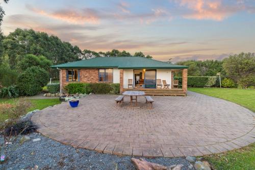 Kaikoura House | Ocean & Mountain Views - Kaikoura