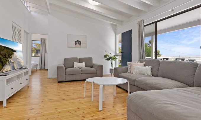 Vincentia House | Ocean Oasis by Experience Jervis Bay