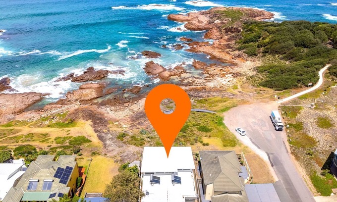 Anna Bay House | Ocean on the Rocks, 1,21 Ocean Ave - waterfront, Wi-Fi, Ducted Air Conditioning