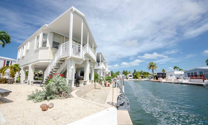 Cudjoe Key House | OCEAN PARADISE AT VENTURE OUT + 4 BIKES & 2-2 PERSON KAYAKS! KING & QUEEN BEDS!