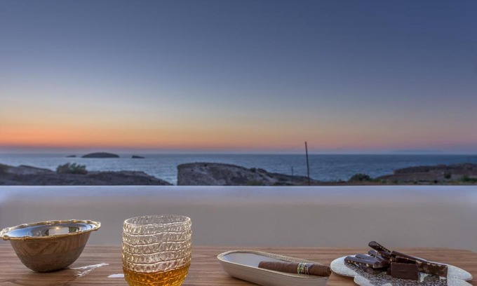 Milos House | Ocean Pearl Luxurious Suite